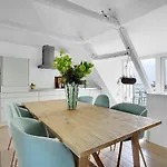 Main 2 - Cute 2-bdr In Appartement