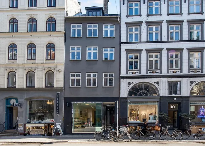 Main 2 - Cute 2-bdr In Appartement